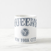 *Queens コーヒーマグカップ (中央)