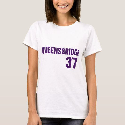 Queensbridgeの紫色 Tシャツ (正面)