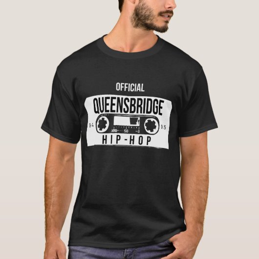 Queensbridge公式のヒップホップのラップのなワイシャツ Tシャツ (正面)