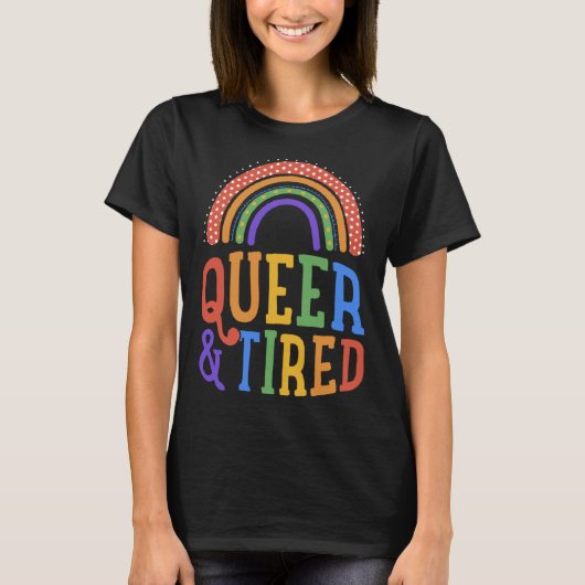 Queer And Tired LGBTQ Gay Pride Joke Bohemian Rain Tシャツ (正面)