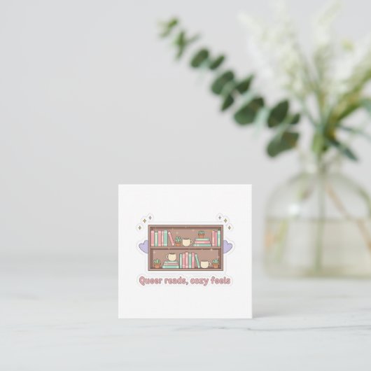 Queer Reads Cozy Feels – LGBTQ Pride Reading Aesth スクエア名刺 (スタンド正面)