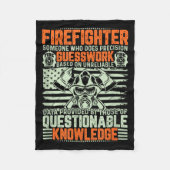 Questionable Knowledge Fireman Gift Proud Firefigh フリースブランケット (正面)