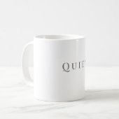Quiet マグカップ - ミニマルタイポグラフィーデザイン (正面左)