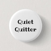 Quiet Quitter Funny Office Pinback Button 缶バッジ (正面)