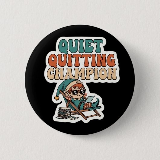 Quiet Quitting Champion Funny Elf Office Humor 缶バッジ (正面)
