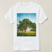 Quiet Time With a Big Tree – Nature T‑Shirt Tシャツ (デザイン正面)