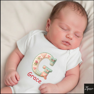 Quilted Patchwork Initial Letter G Nursery ベビーボディスーツ