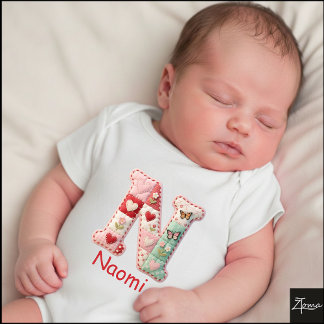 Quilted Patchwork Initial Letter N Nursery ベビーボディスーツ