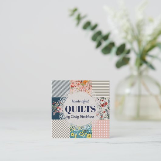 Quilterのキルティングの花柄のストライプな名刺 スクエア名刺 (スタンド正面)