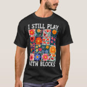 Quilting I Still Play With Blocks Sewing Quilter Q Tシャツ (正面)