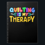 Quilting Is My Therapy | Birthday Gifts Quilting ノートブック<br><div class="desc">Quilting Is My Therapy | Birthday Gifts Quilting</div>