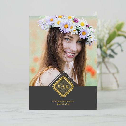 Quinceañera Initials Ornamental Lace Sophisticated 箔招待状 (立ち正面)