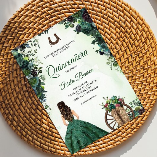 Quinceañera invitation card featuring a girl 招待状