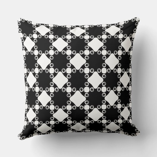 Quirky Abstract Black and White Diamond Grid クッション (裏面)
