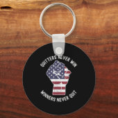 Quitters Never Win And Winners Never Quit Motivati キーホルダー (正面)