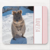Quokkaオンビーチ、ピンクの女の子パーソナライズされた マウスパッド (正面)