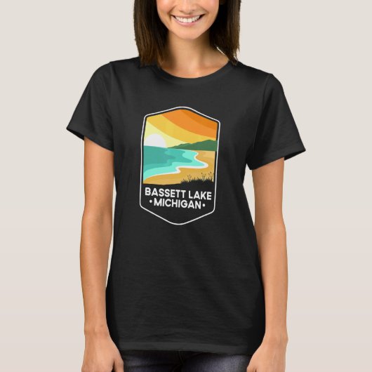 Quote Bassett Lake Loon Michigan Tシャツ (正面)