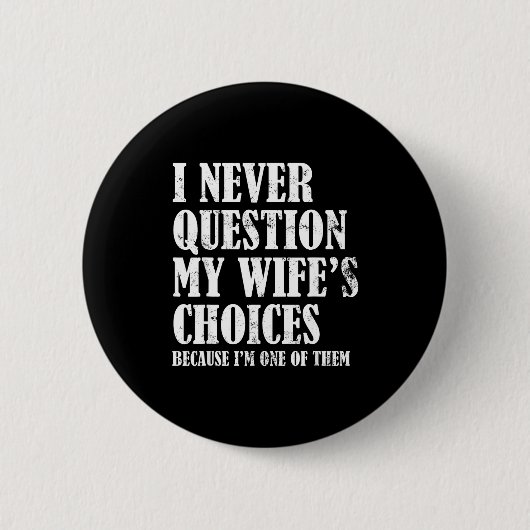Quote I Never Question My Wife's Choices Husband  缶バッジ (正面)