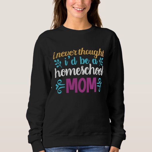 Quote I Never Thought I'd be a Homeschool Mom Grap スウェットシャツ (正面)