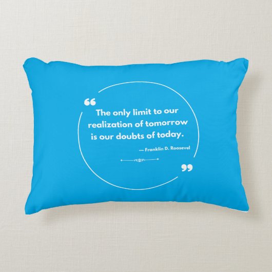 Quote of Courage Accent Pillow アクセントクッション (正面)