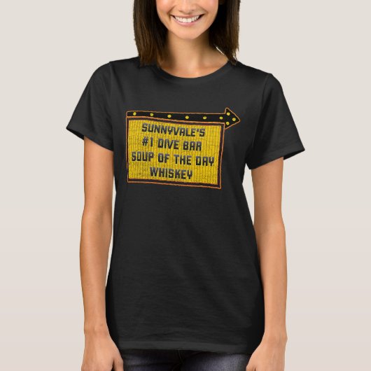 Quote Sunnyvale's Dive Bar Whiskey Sign Tシャツ (正面)