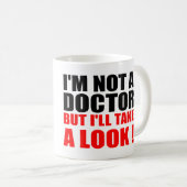 Quotesおもしろいな博士: 私は医者ではないです コーヒーマグカップ (正面右)