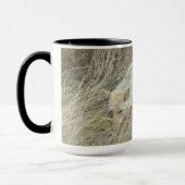 R13 Coyote in Tall Grass マグカップ (左)