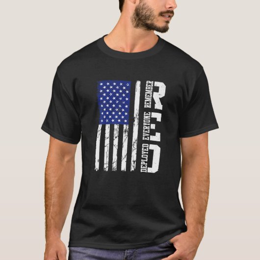 R E D金曜日米国旗動揺して全員を覚えている Tシャツ (正面)