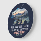 R.I.P. 399ティートンズの女王はクマする ラージ壁時計 (傾斜)