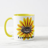 R U KITTEN ME?! ヒマワリの子猫の顔が可愛い! マグカップ (左)