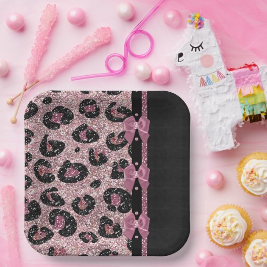 RAB Rockabilly Pink Leopard Print Ribbon Bows ペーパープレート (パーティー)