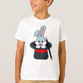 Rabbit at魔法with Wand & Hat Tシャツ (正面)