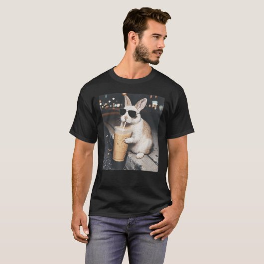 Rabbit Drinking Iced Coffee Funny Easter Bunny Tシャツ (正面フル)