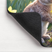 Rabbit With Daffodils for Chocolate Easter Bunny マウスパッド (コーナー)