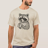 Raccoon Drinking Coffee Funny Trash Panda Tシャツ (正面)