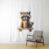 Raccoon Drinking Iced Coffee タペストリー (インサイチュ)