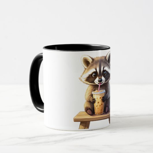 Raccoon Drinking Iced Coffee マグカップ (正面左)
