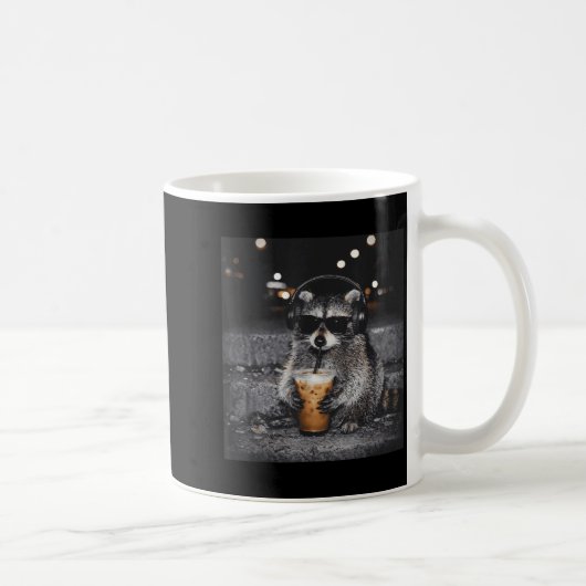 Raccoon drinking iced coffee funny animal meme men コーヒーマグカップ (右)