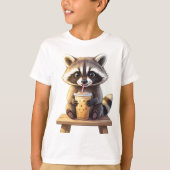 Raccoon Drinking Iced Coffee Tシャツ (正面)