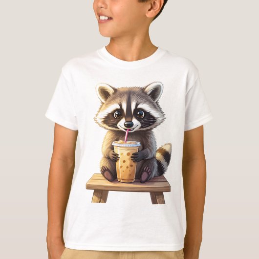 Raccoon Drinking Iced Coffee Tシャツ (正面)