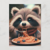 Raccoon Eats Spaghetti ポストカード (正面)