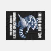 Raccoon Farted At Work Today Maintenance Was Calle フリースブランケット (正面(横))