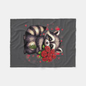Raccoon Holding Red Rose Cute Raccoon Valentine An フリースブランケット (正面(横))