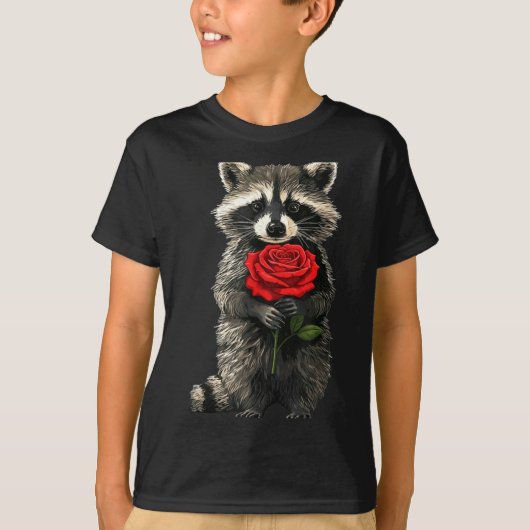 Raccoon Holding Red Rose Cute Raccoon Valentine An Tシャツ (正面)
