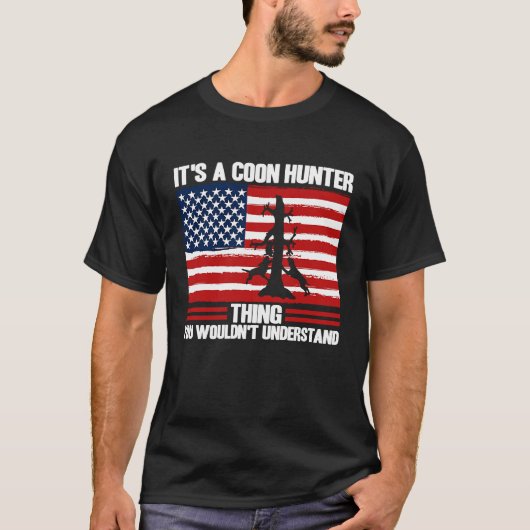 Raccoon Hunting Season USA Flag It's A Coon Hunter Tシャツ (正面)