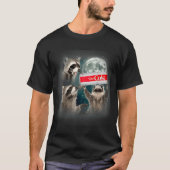 Raccoon Meme 3 Racoons Howling At Moon Funny Weird Tシャツ (正面)