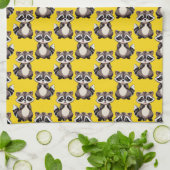 Raccoon Pattern Design Yellow  キッチンタオル (折り畳み)