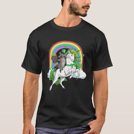 Raccoon Riding Lepricorn Unicorn   St Patricks Day Tシャツ (正面)