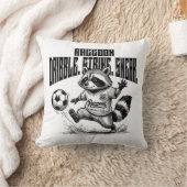 "Raccoon Soccer Star - Dribble Strike Sneak " クッション (ブランケット)