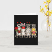Raccoon Valentines Day Funny Feral Raccoon Love He カード (黄色い花)